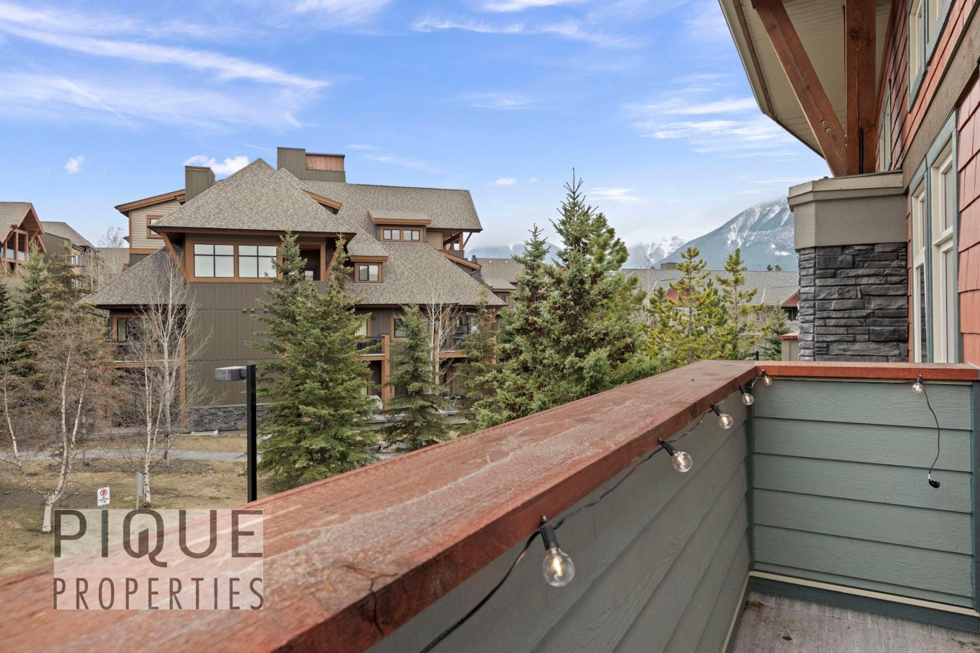 Mountain Loft Retreat, Heated Pool & Hot Tub, Ug Parking, Balcony, Wifi! Appartement Canmore Buitenkant foto