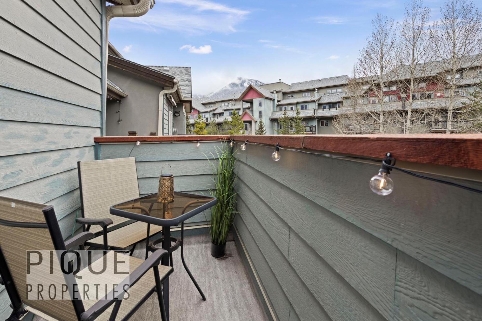 Mountain Loft Retreat, Heated Pool & Hot Tub, Ug Parking, Balcony, Wifi! Appartement Canmore Buitenkant foto